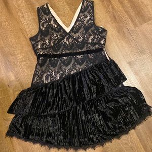 Black velvet sleeveless minidress with lace details.Gently worn,no damage,gorg!